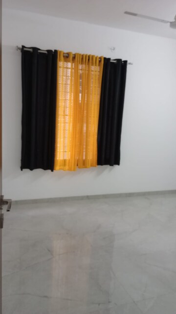 Room in 3 BHK Apartment at Unique Youtopia, Kharadi – for Rent