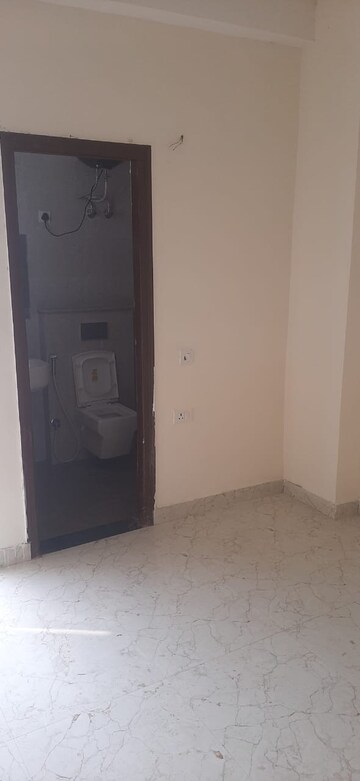 Master Bedroom in 3 BHK Builder Floor at Sector 30 – for Rent