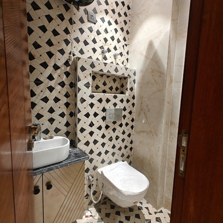 Bathroom, lajpat nagar i 2 Bedroom 900 Sq.Ft. Builder Floor In Lajpat Nagar I Delhi 9159556