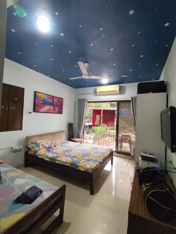 Bedroom in 2 BHK Apartment at Mulund West – for Rent