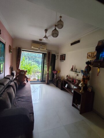 Living Room in 2 BHK Apartment at Mulund West – for Rent