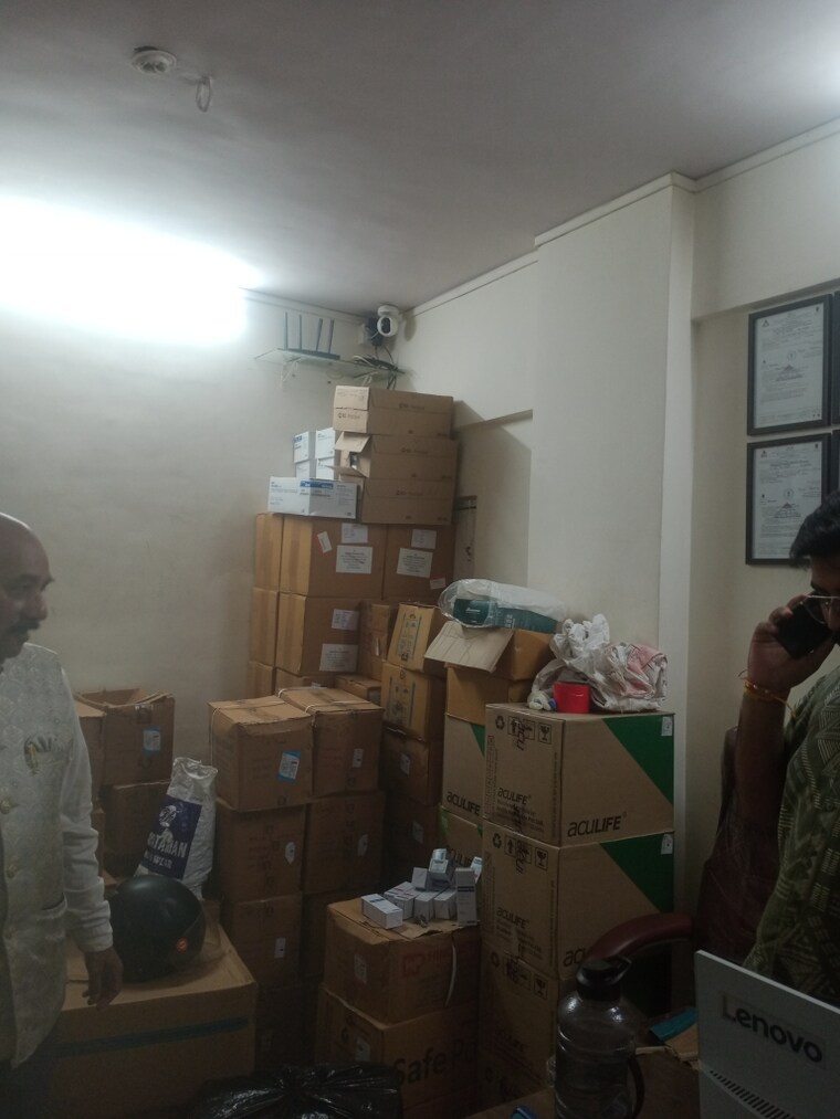 Living Room, bhav-padman Commercial Shop 350 Sq.Ft. In Bhayandar East Thane 9159589