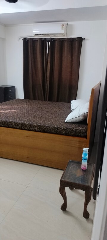 Bedroom in 2 BHK Apartment at Sumeru CHS, Andheri West – for Rent