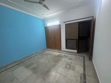 Room in 3 BHK Builder Floor at Unitech South City II, Sector 50 – for Rent