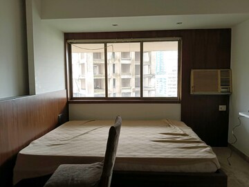 Room in 4 BHK Apartment at Prabhadevi CHS, Prabhadevi – for Rent