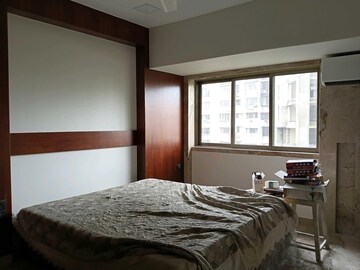 Bedroom in 4 BHK Apartment at Prabhadevi CHS, Prabhadevi – for Rent