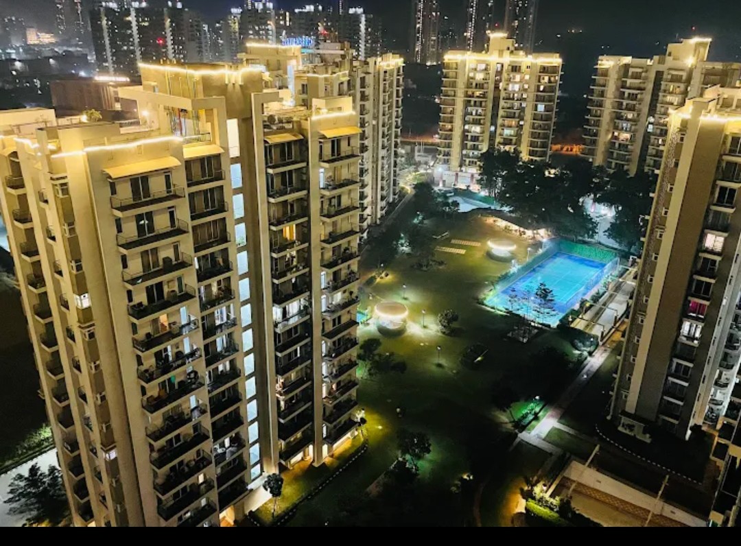 3.5 BHK + Servant Room 2283 Sq.Ft. Apartment in Microtek Greenburg