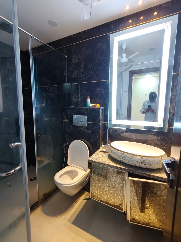 Bathroom, vasant kunj 3 Bedroom 1200 Sq.Ft. Apartment In Vasant Kunj Delhi 9159631