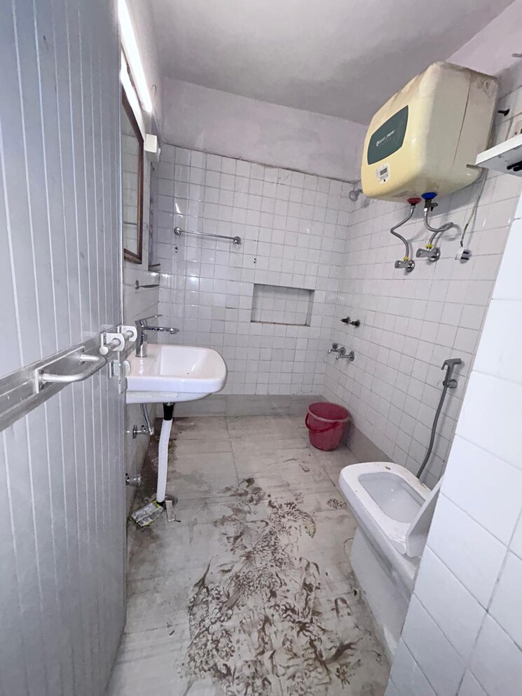 Bathroom, vasant kunj 2 Bedroom 1250 Sq.Ft. Apartment In Vasant Kunj Delhi 9159636