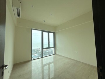 Room in 4 BHK Apartment at Piramal Aranya, Byculla – for Rent