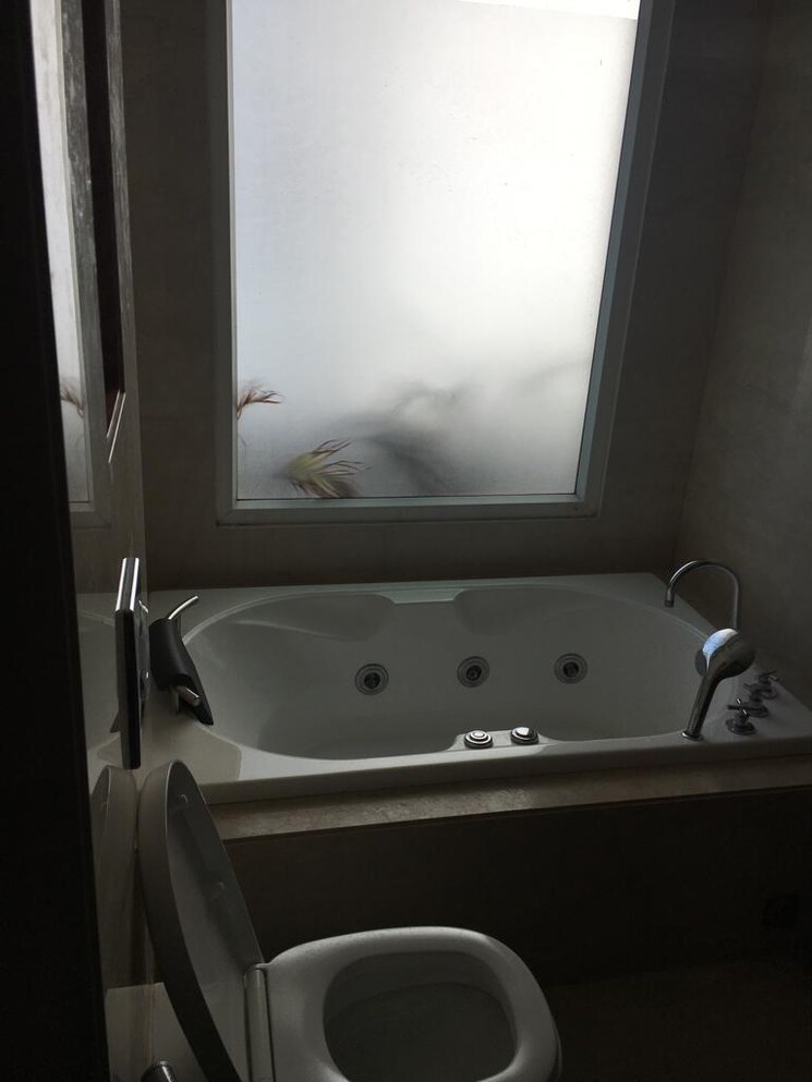 Bathroom, hauz khas 4 Bedroom 4100 Sq.Ft. Builder Floor In Hauz Khas Delhi 9159647