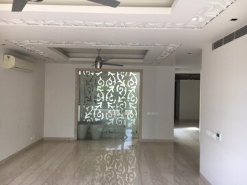 Room in 4 BHK Builder Floor at Hauz Khas – for Rent