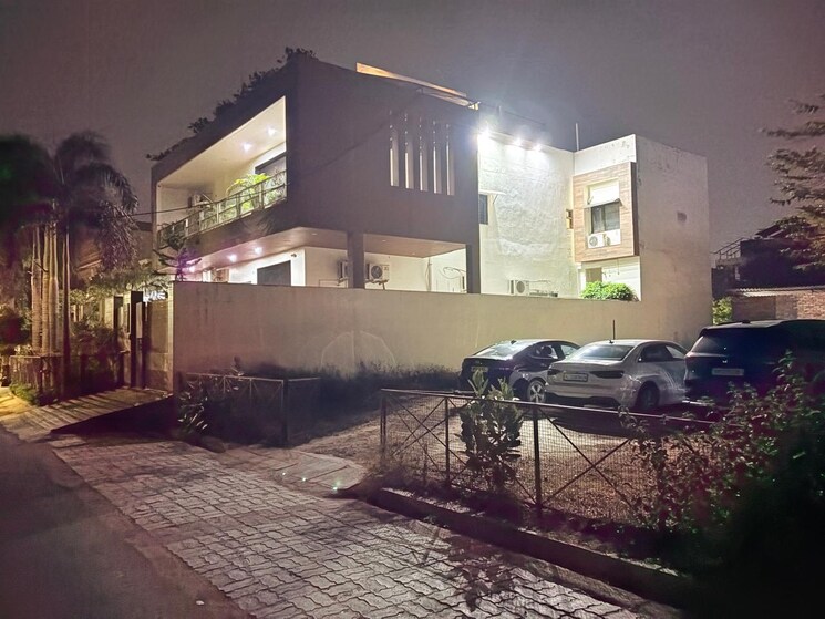 Exterior View, gomti nagar 6 Bedroom 3200 Sq.Ft. Independent House In Gomti Nagar Lucknow 9159654
