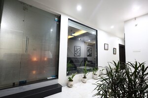 Parking in 6 BHK Independent House at Gomti Nagar – for Sale