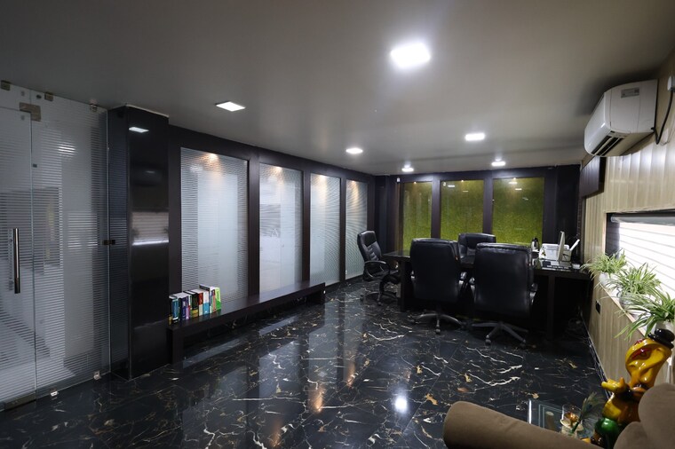  Parking, gomti nagar 6 Bedroom 3200 Sq.Ft. Independent House In Gomti Nagar Lucknow 9159654