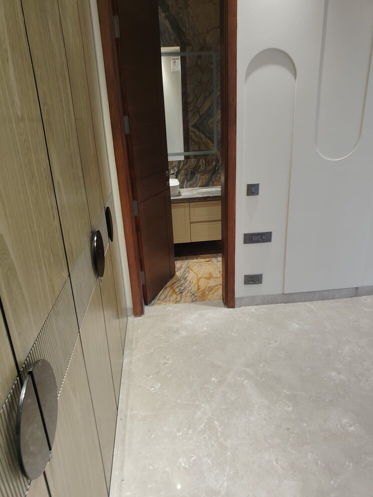 Room, kailash colony 4 Bedroom 2800 Sq.Ft. Builder Floor In Kailash Colony Delhi 9159655