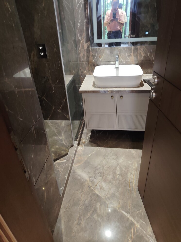 Bathroom, kailash colony 4 Bedroom 2800 Sq.Ft. Builder Floor In Kailash Colony Delhi 9159655