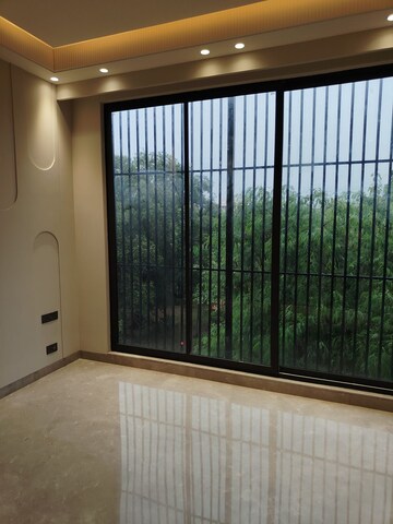 Room in 4 BHK Builder Floor at Kailash Colony – for Rent