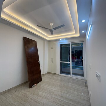 Building Lobby in 2.5 BHK Builder Floor at Masjid Moth – for Sale