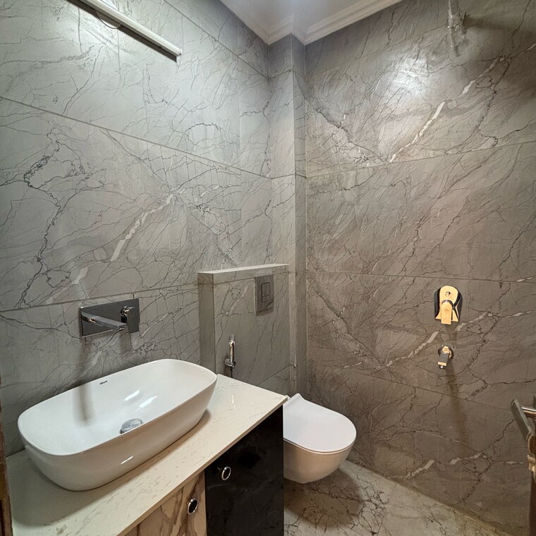 Bathroom, masjid moth 2.5 Bedroom 900 Sq.Ft. Builder Floor In Masjid Moth Delhi 9159660