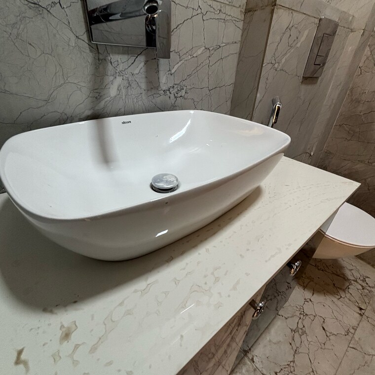 Bathroom, masjid moth 2.5 Bedroom 900 Sq.Ft. Builder Floor In Masjid Moth Delhi 9159660