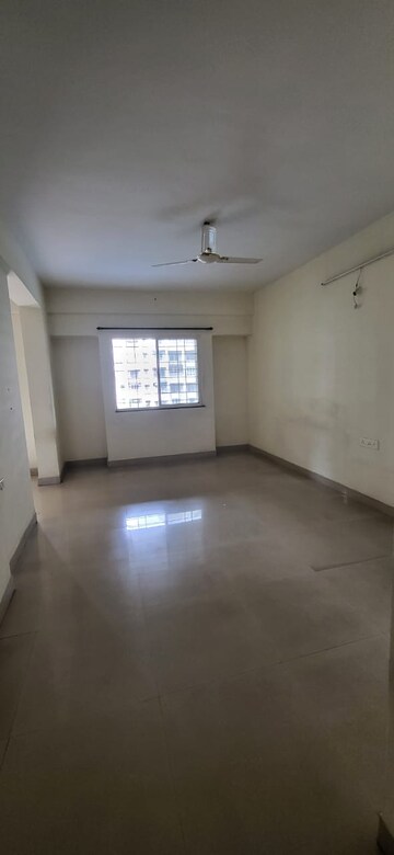 Room in 2 BHK Apartment at Soba Optima, Sinhagad Road – for Rent