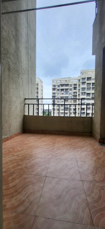 Room in 2 BHK Apartment at Soba Optima, Sinhagad Road – for Rent