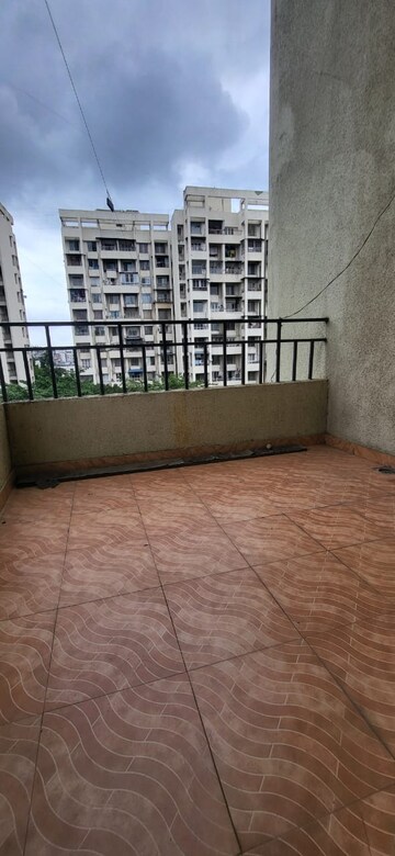 Room in 2 BHK Apartment at Soba Optima, Sinhagad Road – for Rent
