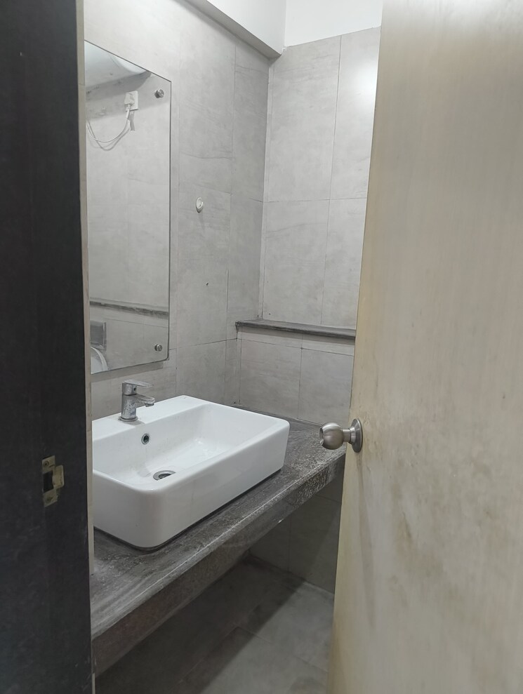Bathroom, godrej-central 3 Bedroom 1150 Sq.Ft. Apartment In Chembur Mumbai 9159726