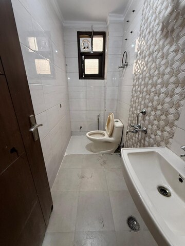 Bathroom in 1 BHK Apartment at Sector 23 Dwarka – for Rent