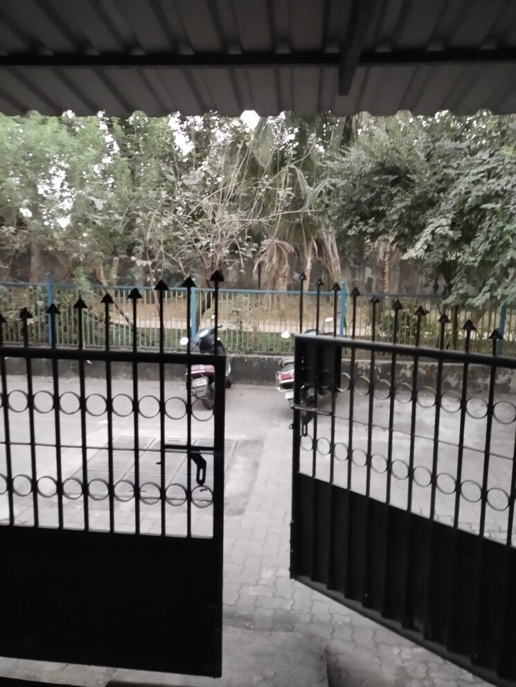 Balcony, kurla east Commercial Office Space 300 Sq.Ft. In Kurla East Mumbai 9159762