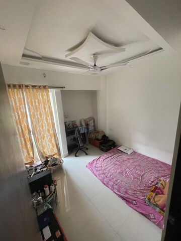 Bedroom in 4 BHK Apartment at Andheri West – for Rent