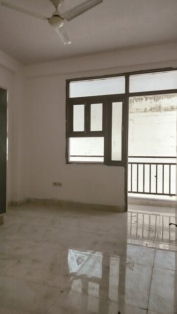Room in 2 BHK Builder Floor at Paryavaran Complex – for Rent