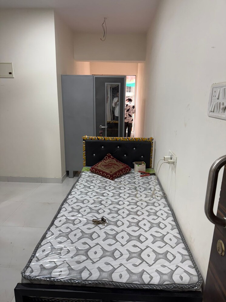 Bedroom, kurla east Pg For Boys In Kurla East 9159817