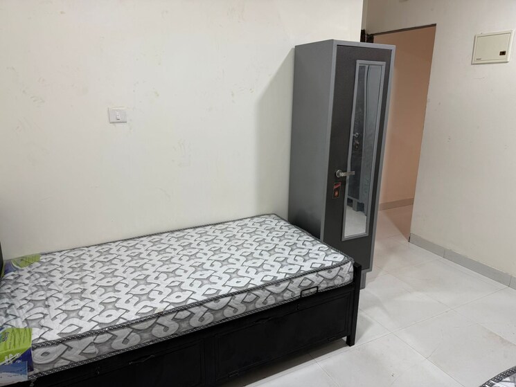 Bedroom, kurla east Pg For Boys In Kurla East 9159817