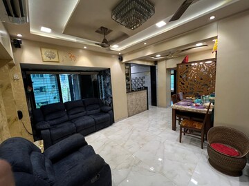 Living Room in 4 BHK Apartment at Anant Anand Apartment, Mulund West – for Sale