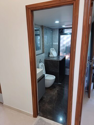 Bathroom in 6 BHK Apartment at Ekta Trinity, Santacruz West – for Sale