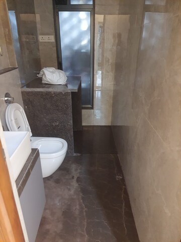 Bathroom in 6 BHK Apartment at Ekta Trinity, Santacruz West – for Sale