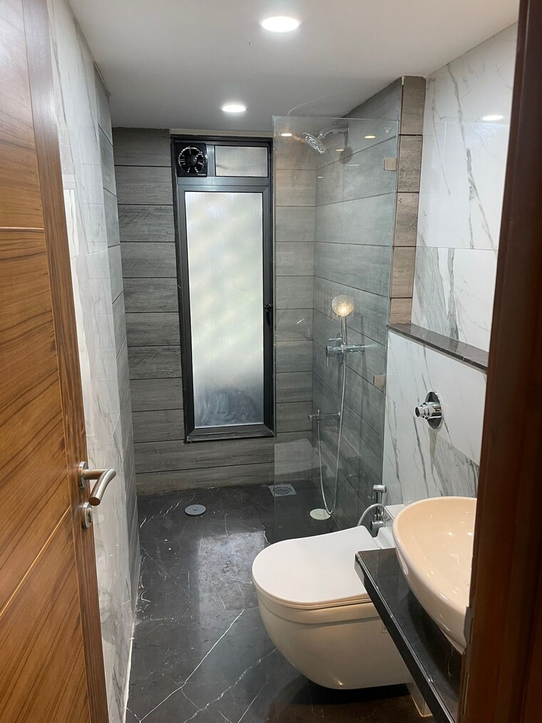 Bathroom, ekta-trinity 6 Bedroom 2500 Sq.Ft. Apartment In Santacruz West Mumbai 9159854