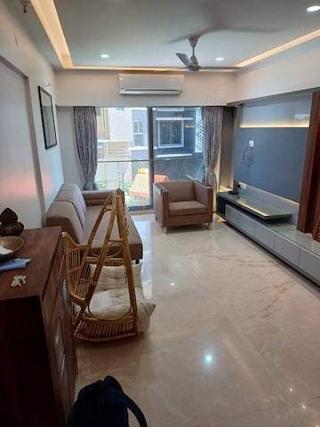 Living Room in 6 BHK Apartment at Ekta Trinity, Santacruz West – for Sale
