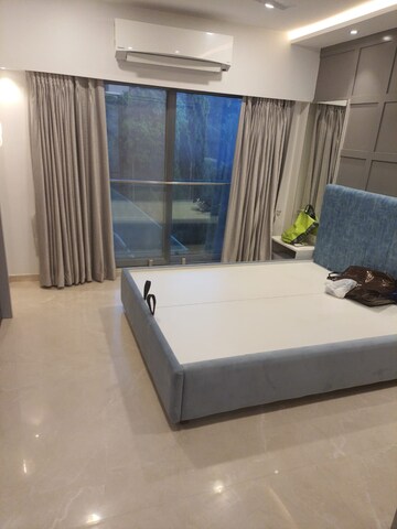 Living Room in 6 BHK Apartment at Ekta Trinity, Santacruz West – for Sale
