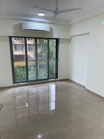 Room in 6 BHK Apartment at Ekta Trinity, Santacruz West – for Sale