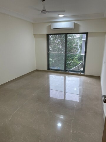 Room in 6 BHK Apartment at Ekta Trinity, Santacruz West – for Sale
