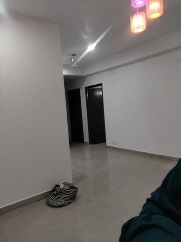 Room in 3 BHK Apartment at Amrapali Golf Homes, Sector 4 Greater Noida – for Rent