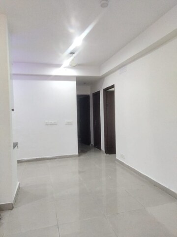 Room in 3 BHK Apartment at Amrapali Golf Homes, Sector 4 Greater Noida – for Rent