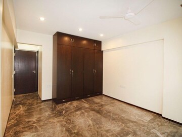 Room in 3 BHK Apartment at Vaswani Belvedere, Bandra West – for Rent