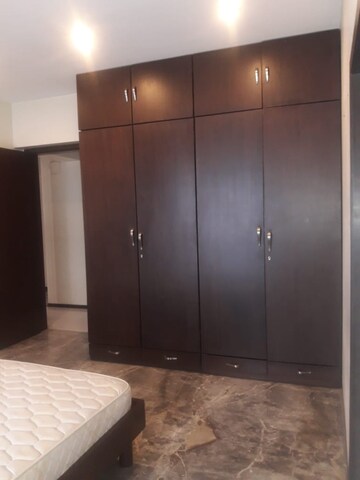 Room in 3 BHK Apartment at Vaswani Belvedere, Bandra West – for Rent