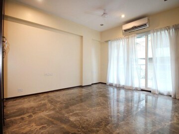 Room in 3 BHK Apartment at Vaswani Belvedere, Bandra West – for Rent