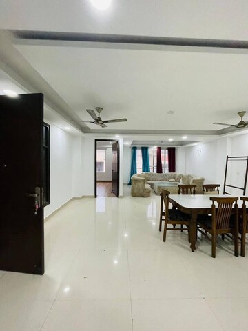 3 BHK Builder Floor For Rent in Saket
