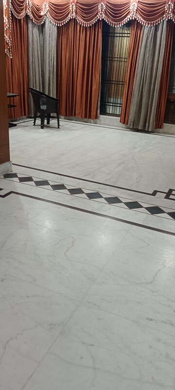 3 BHK Builder Floor For Rent in Sector 7